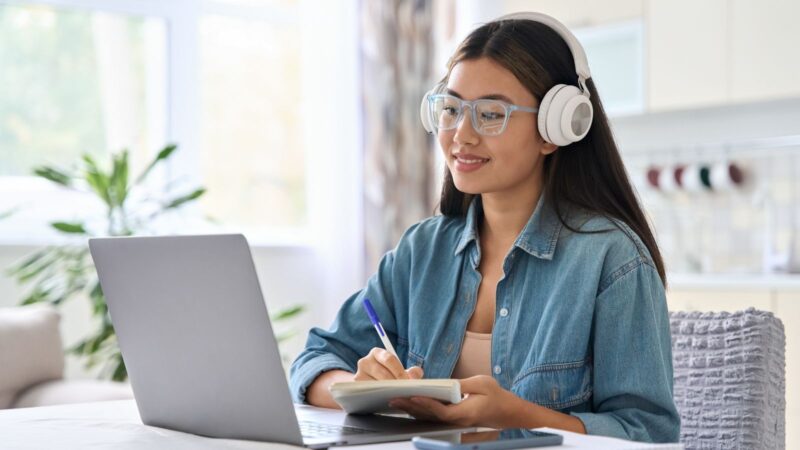 Finding Your Voice: The Journey of Adult Singing Through Online Lessons