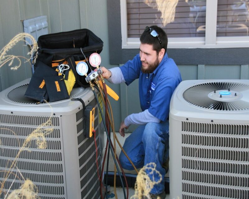 How HVAC Contractors Assess Equipment Aging Versus Real-World Performance